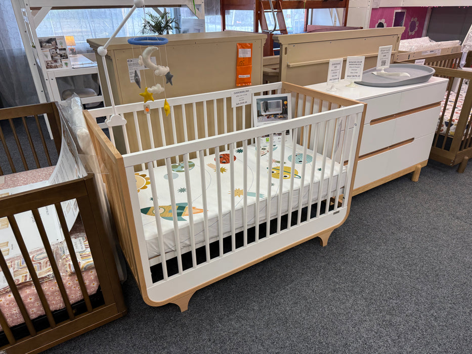Floor Model Sale! dadada Jolly Crib