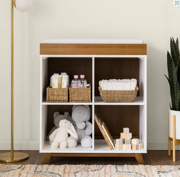 Davinci Otto Convertible Changing Table and Cubby Bookcase