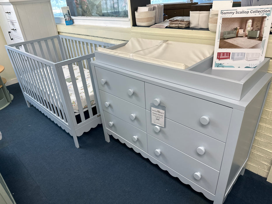 Clearance Floor Model Davinci Powder Blue Sammy Scallop 4-in-1 Crib, Dresser, Changing Tray, Contour Pad