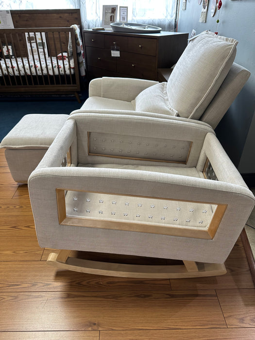 Clearance Appleseed Dakota Rocker Bassinet wit Gliding Ottoman in Oatmeal