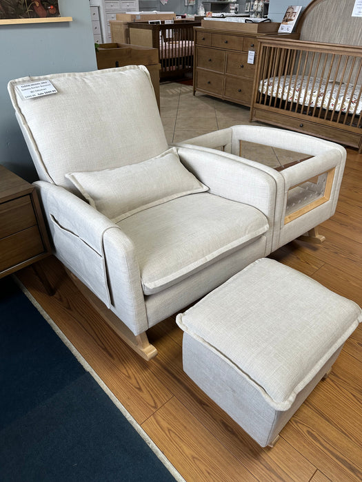 Clearance Appleseed Dakota Rocker Bassinet wit Gliding Ottoman in Oatmeal