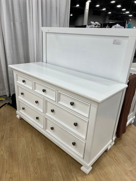 Clearance! Appleseed Solvang 5 Piece Nursery Set in Pure White