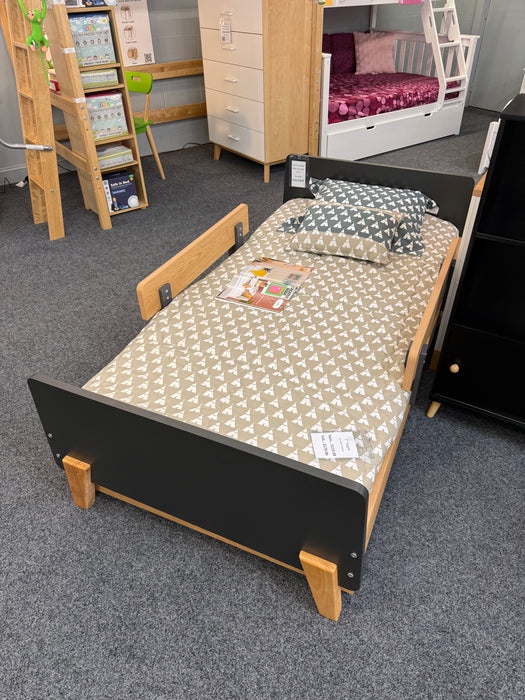 Clearance Floor Model dadada Fun Bed with Trundle