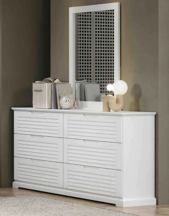 Innovations Cove Platform Bed in Pearl White
