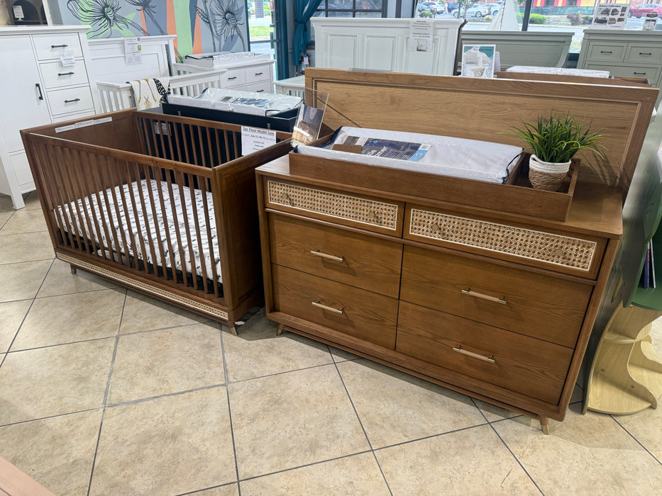 Floor Model Sale! Maxi-Cosi Everheart Crib