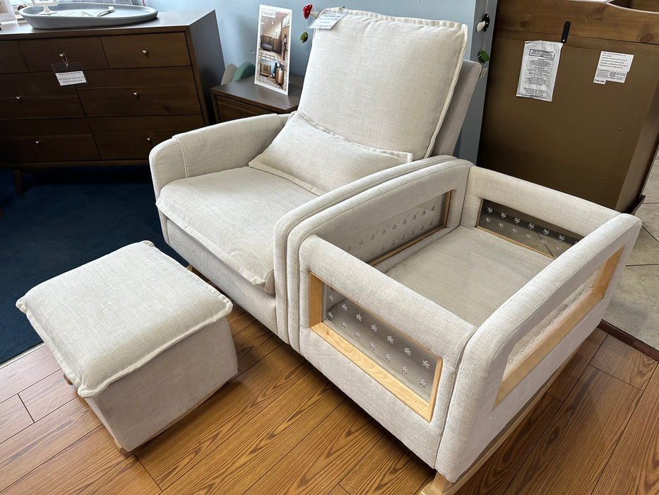 Clearance Appleseed Dakota Rocker Bassinet wit Gliding Ottoman in Oatmeal