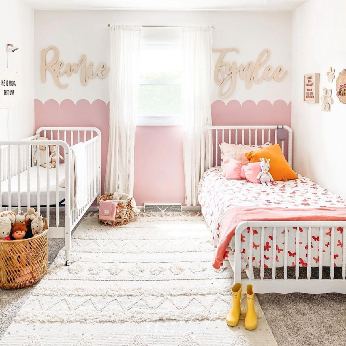 DaVinci Jenny Lind Twin Bed — Molly Monkey